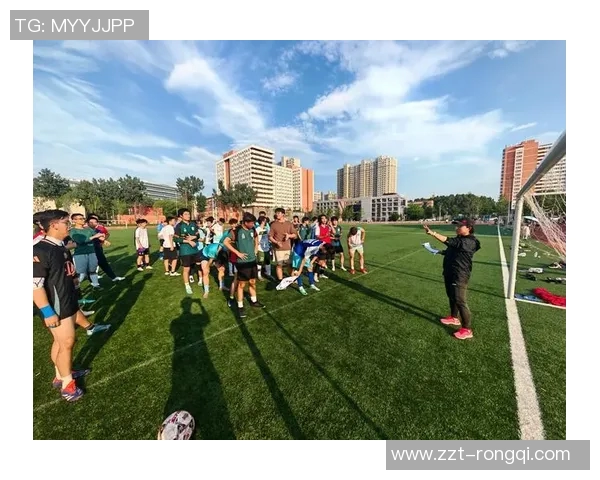 低调冷静的ISTP型足球球星如何在绿茵场上展现果敢与智慧